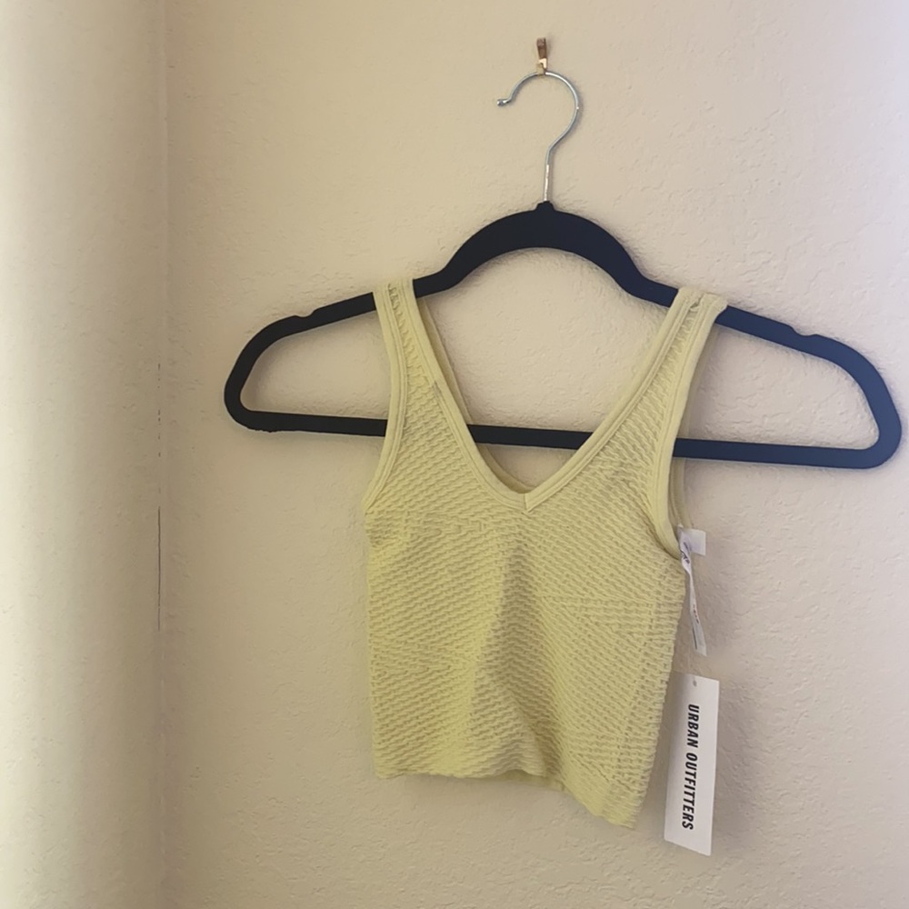 urban outfitters tank<3